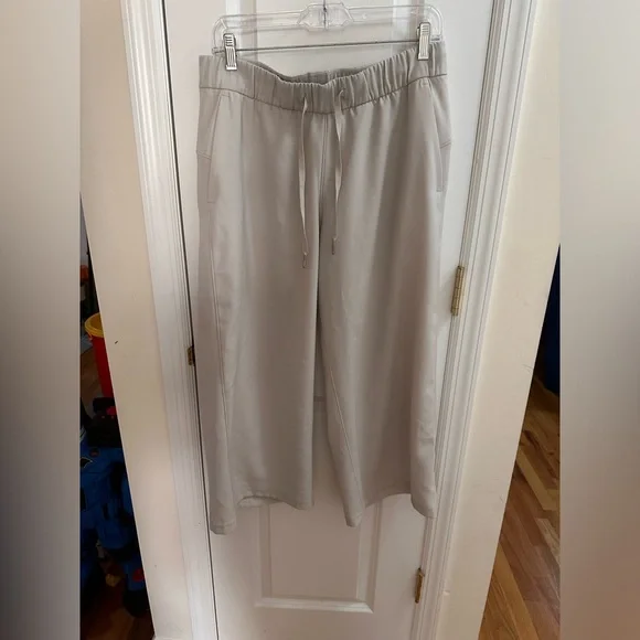 LULULEMON ON THE FLY CROP WIDE LEG - Picture 1 of 4